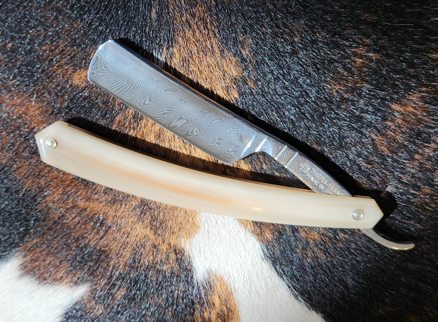 Thiers Issard Straight Razor, Damascus, Blonde Horn, 6/8 from Thiers Issard