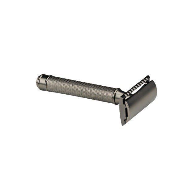 Kent's Good Shaving Kit features a traditional metal safety razor with a knurled handle, perfect for beginners in classic wet shaving.