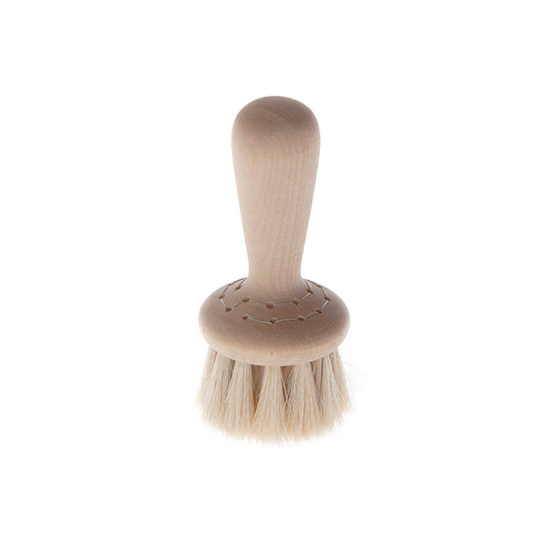 Iris Hantverk White Birch Face Brush with natural bristles, ideal for gentle exfoliation and cleansing, crafted traditionally by visually impaired artisans in Sweden.