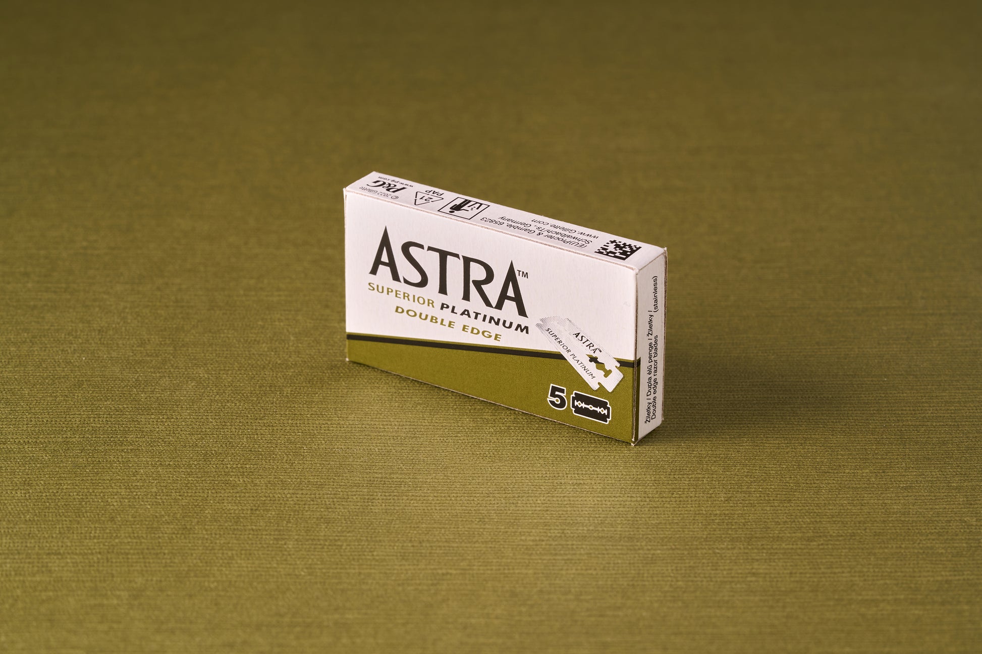 Astra Platinum Double Edge Razor Blades (5 Blades) in white-and-olive box, ideal for smooth shaves with platinum coating for durability.