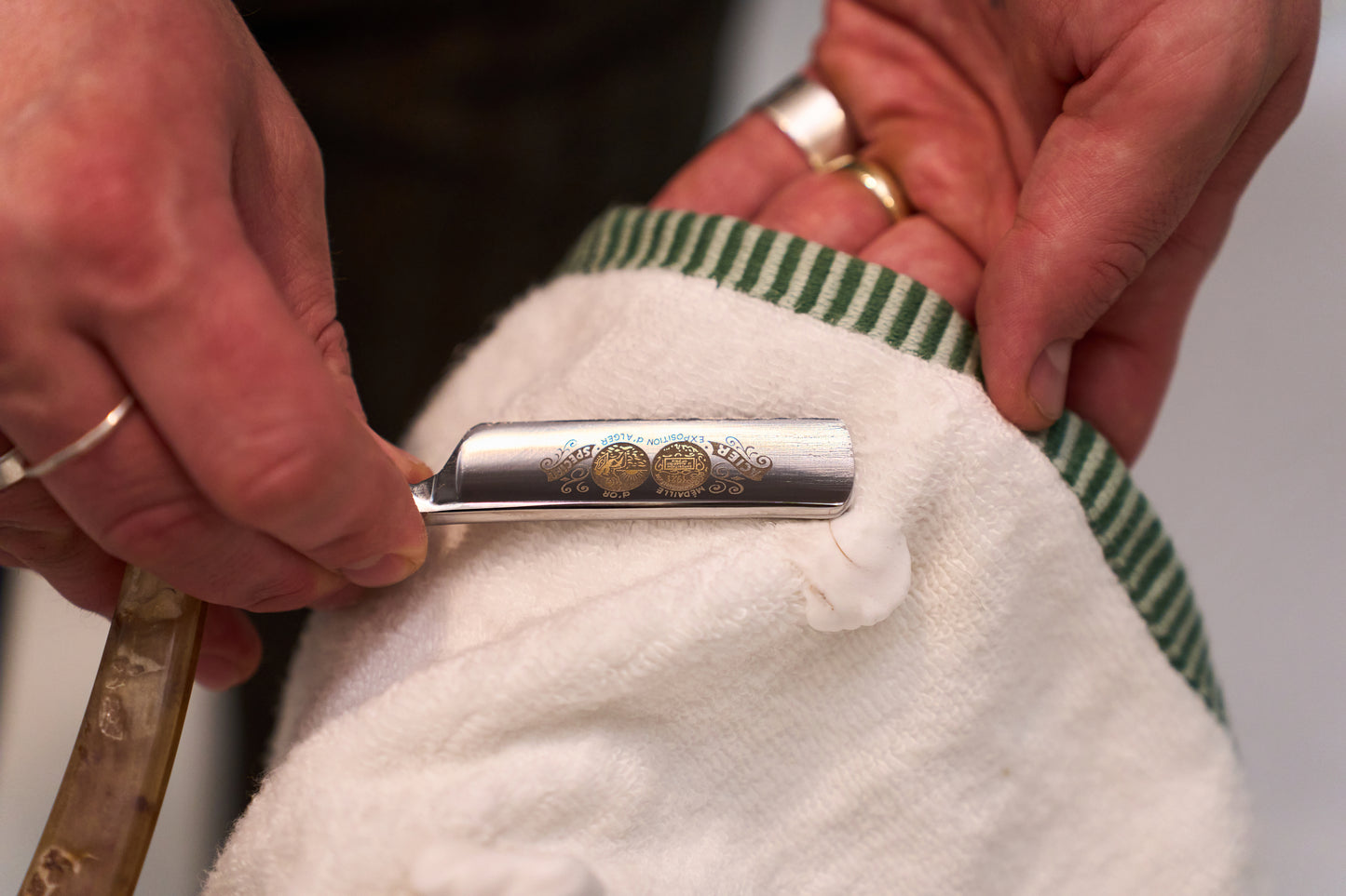 Thiers Issard Straight Razor, Gold Medallion Rams Horn, 5/8"