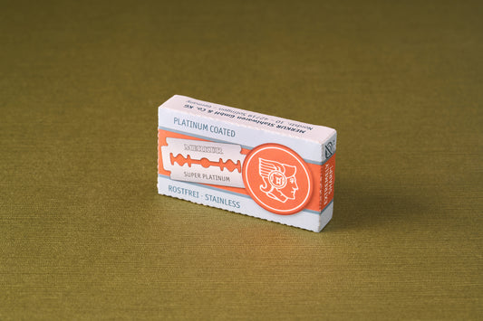 Merkur Super Platinum Double Edge Razor Blades, 10 Pack, on olive surface; labeled “Platinum Coated,” “Rostfrei • Stainless,” ideal for a smooth, enduring shave.