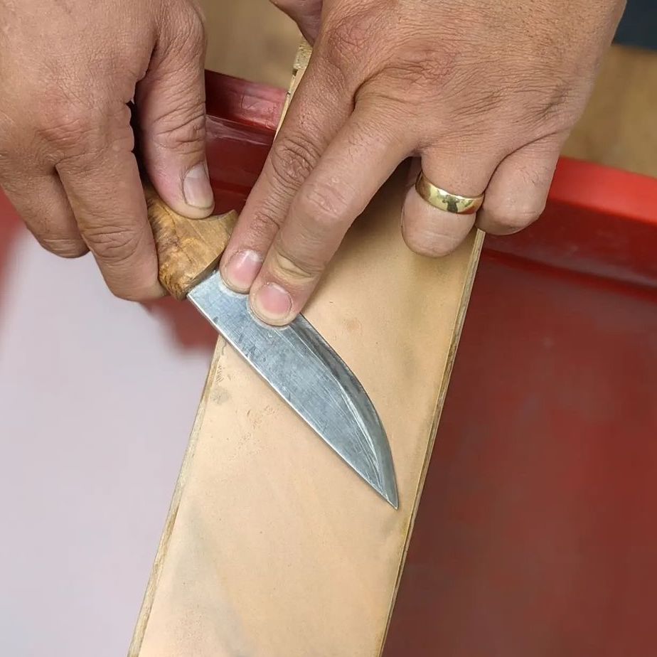 Instore Pocket Knife & Hunting Knife Sharpening Kent of Inglewood