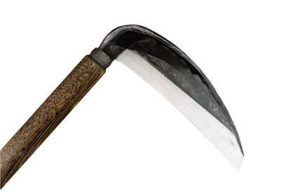 Munetoshi Echigo Style Sickle 195mm features a curved steel blade and wooden handle, ideal for cutting grass and crops, embodying Kent of Inglewood's commitment to quality craftsmanship.